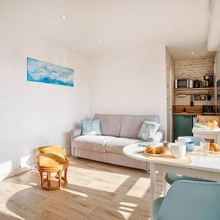 Lumineux Avec Balcon Et Parking A Deux Pas De La - Fr-1-788-56