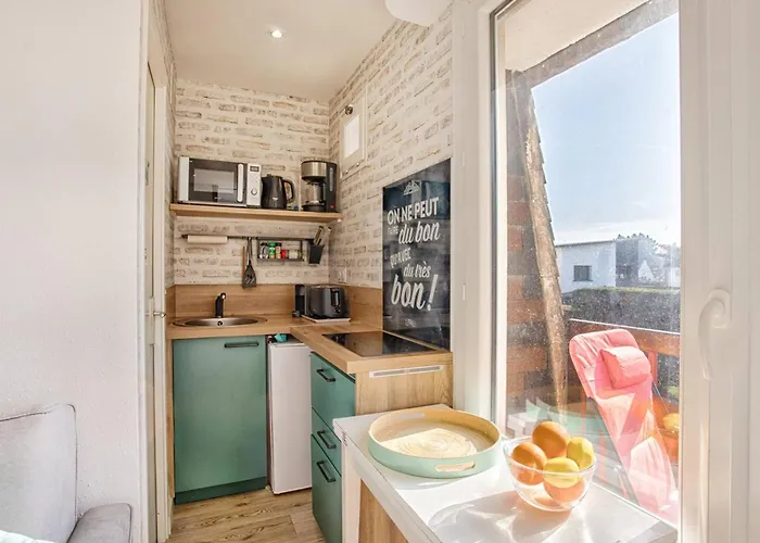 Lumineux Avec Balcon Et Parking à Deux Pas De La - Fr-1-788-56 Merville-Franceville-Plage