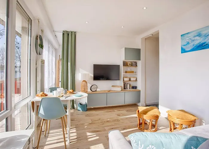 Lumineux Avec Balcon Et Parking à Deux Pas De La - Fr-1-788-56 Merville-Franceville-Plage