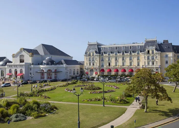 Lumineux Avec Balcon Et Parking à Deux Pas De La - Fr-1-788-56 *
